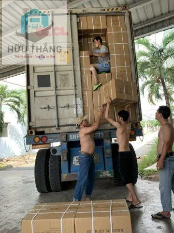 Hình ảnh thực tế đội ngũ bốc xếp tại Công Ty Hữu Thắng 