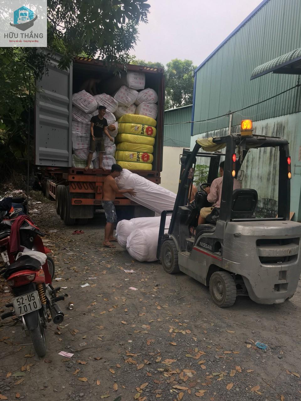 Bốc dỡ hàng hóa tại Hồ Chí Minh  hữu thắng