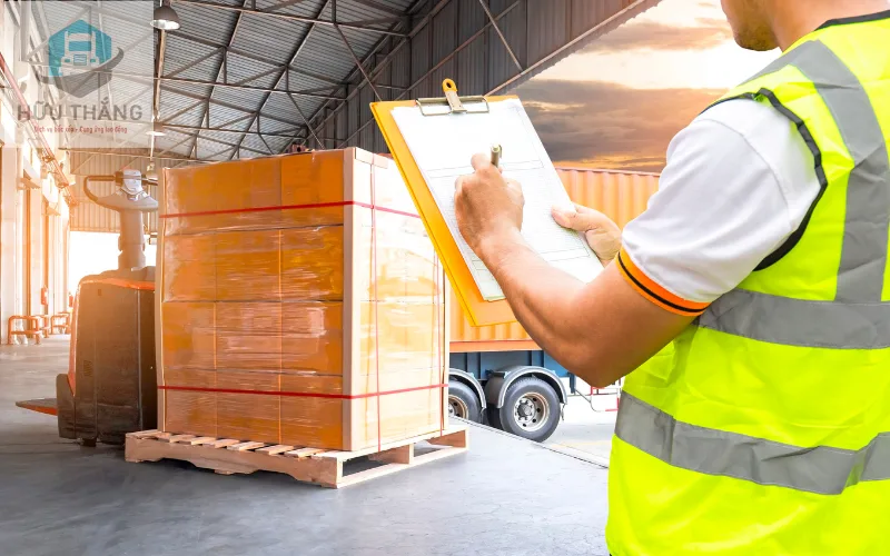 Dịch vụ bốc xếp hàng hóa giúp doanh nghiệp tiết kiệm chi phí.