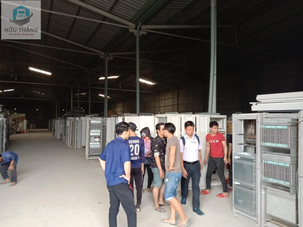 bốc xếp hàng hóa tại Bình Dương