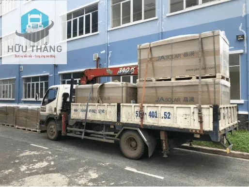 bốc xếp hàng hóa tại Bình Dương